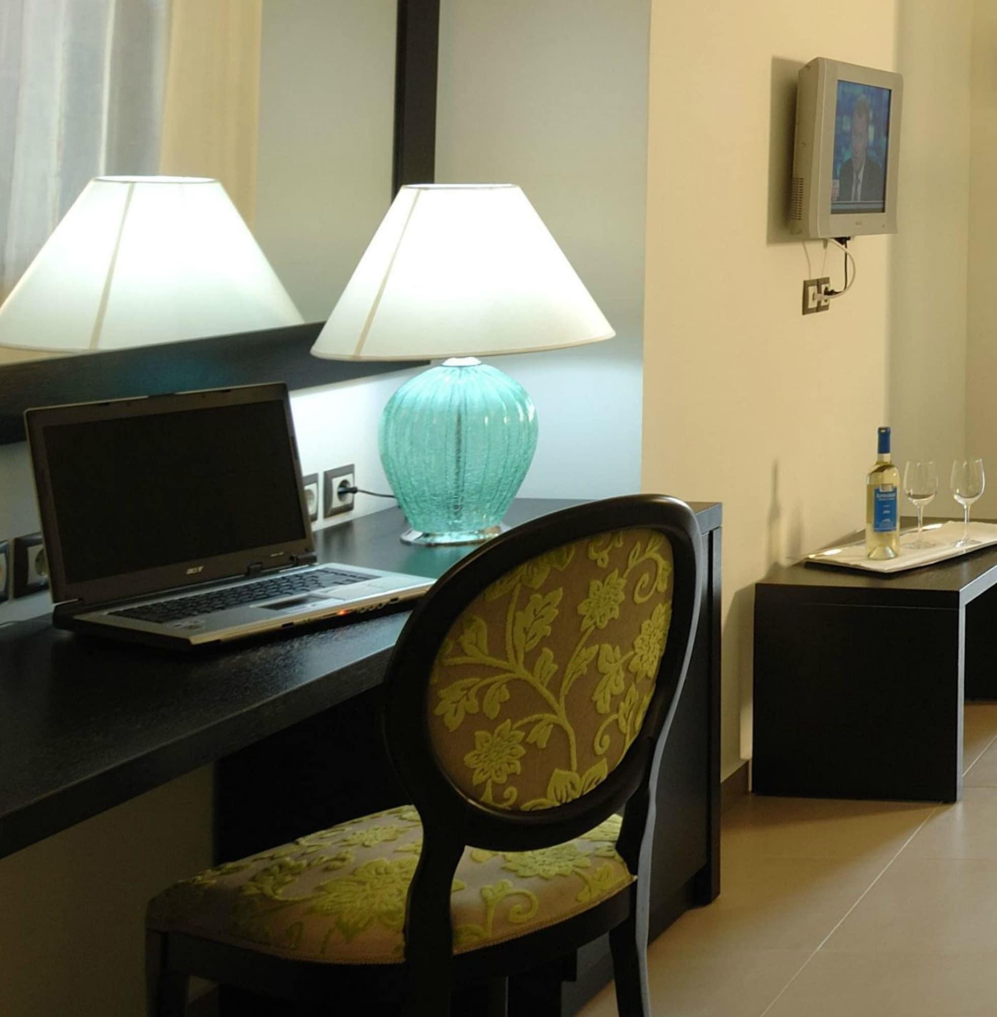 Angela Suites Boutique Hotel Sissi  Room photo